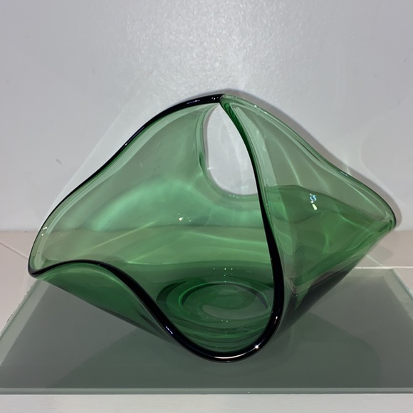 Vintage~Viking~Green Glass Handkerchief Foldover Bowl/Basket/Candy Dish 1970’s - Picture 11 of 15